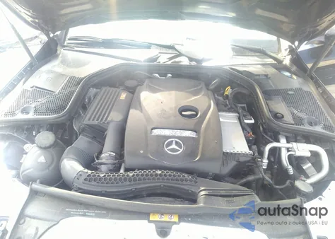 2016 Mercedes-Benz C 300 Sport 4Matic/Luxury 4Matic/4Matic z USA, uszkodzony, nr VIN 55SWF4KBXGU134068